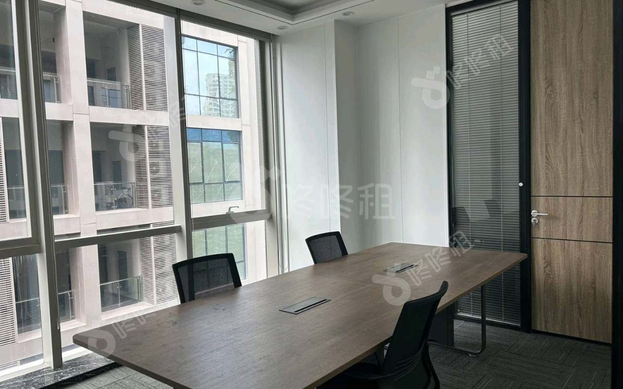 侨城坊_258平_精装_办公室隔间