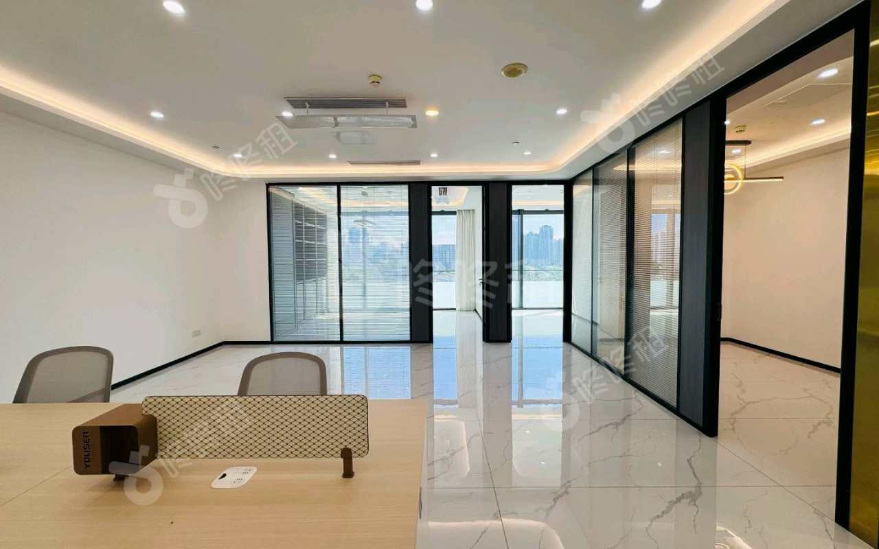 方大城_288平_精装_办公室开间