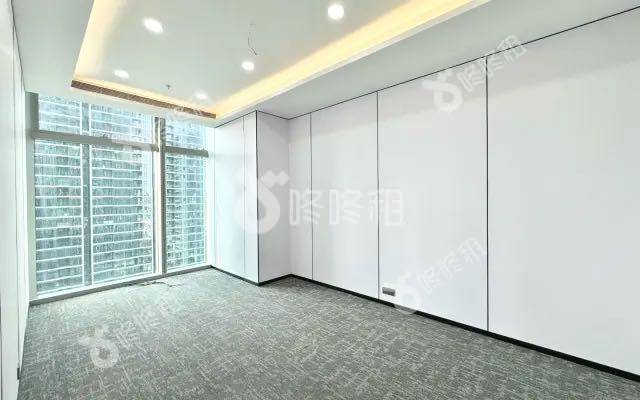 玺玥大厦_384平_精装_办公室隔间