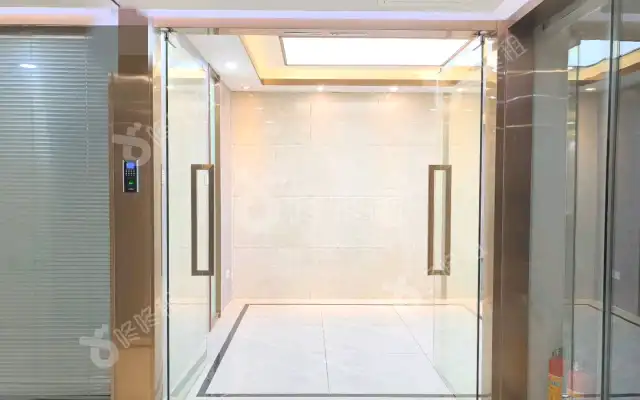 中心商务大厦_252平_精装_办公室房源出租