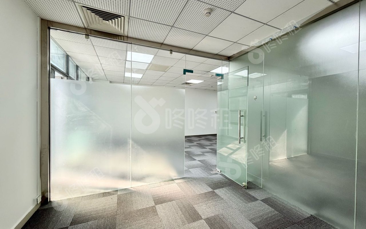 兰光科技大厦_112平_精装_办公室隔间