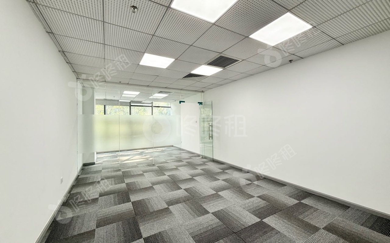 兰光科技大厦_76平_精装_办公室开间