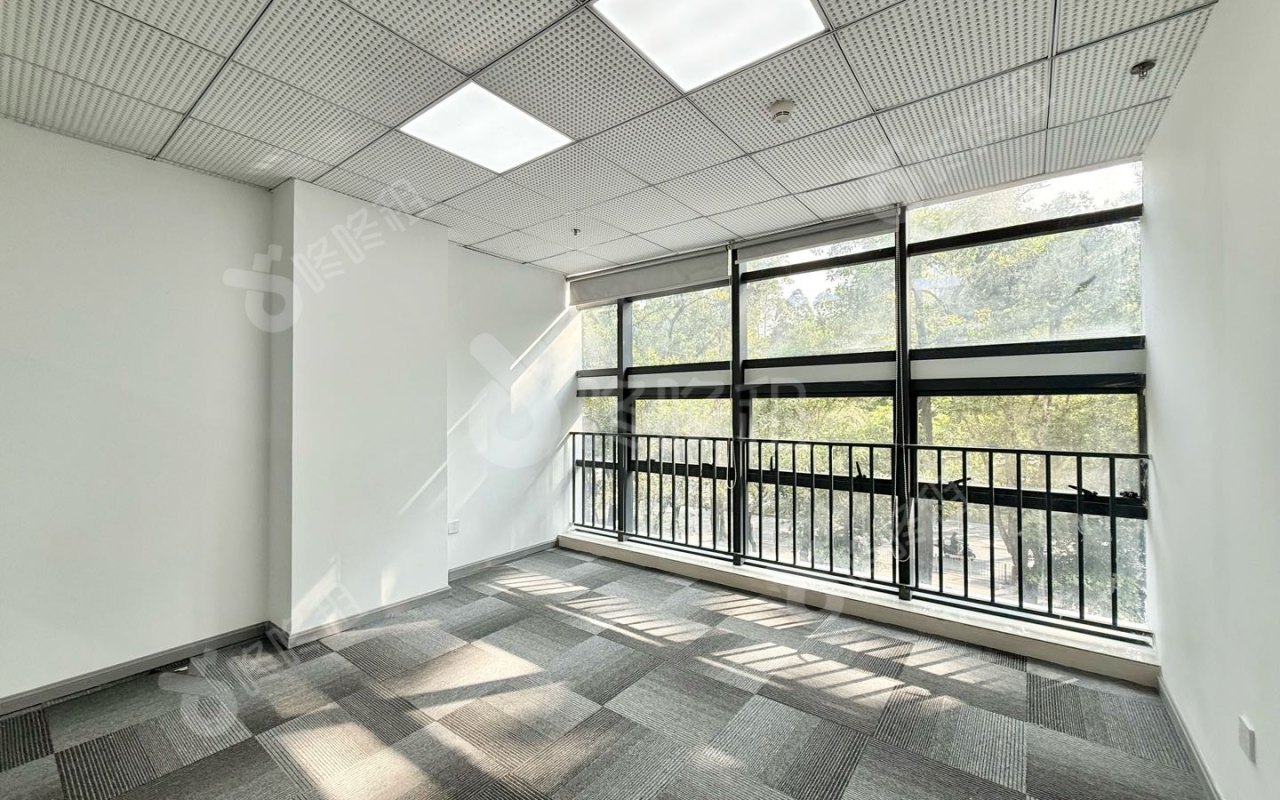 兰光科技大厦_76平_精装_办公室隔间