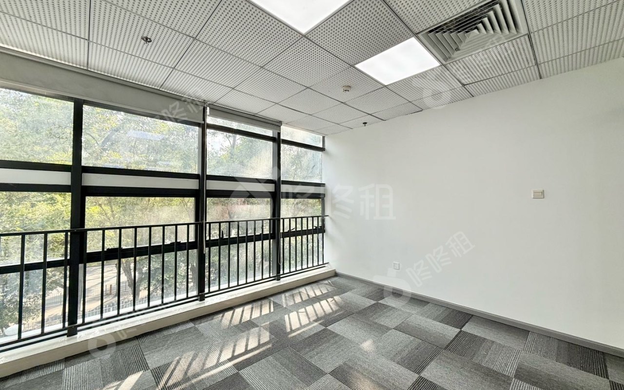 兰光科技大厦_76平_精装_办公室隔间