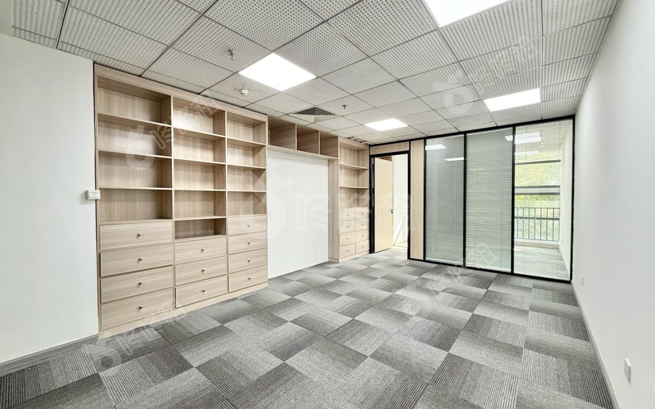 兰光科技大厦_73平_精装_办公室开间