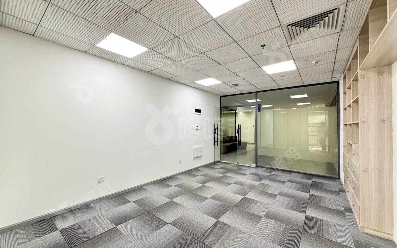兰光科技大厦_73平_精装_办公室开间