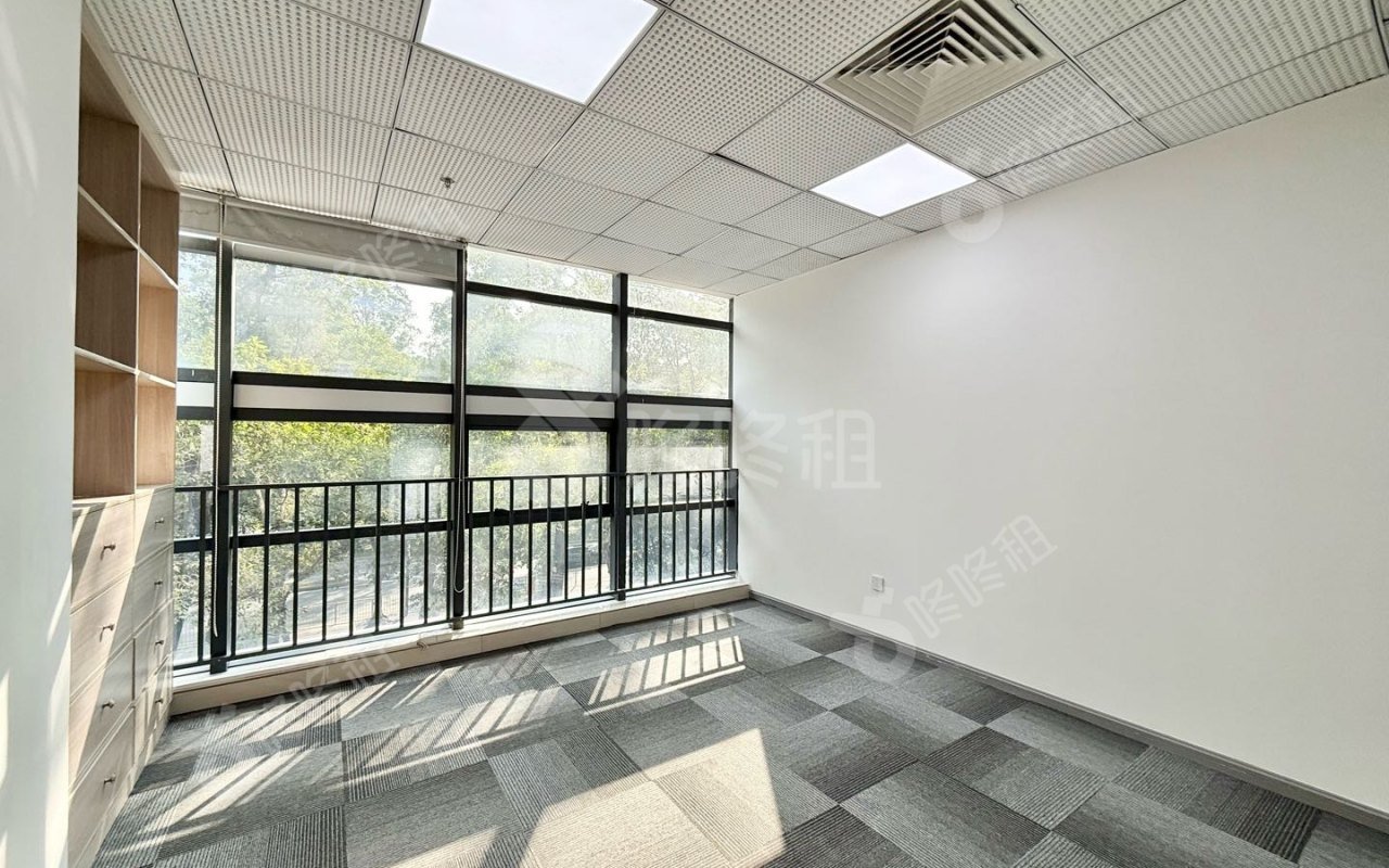 兰光科技大厦_73平_精装_办公室隔间