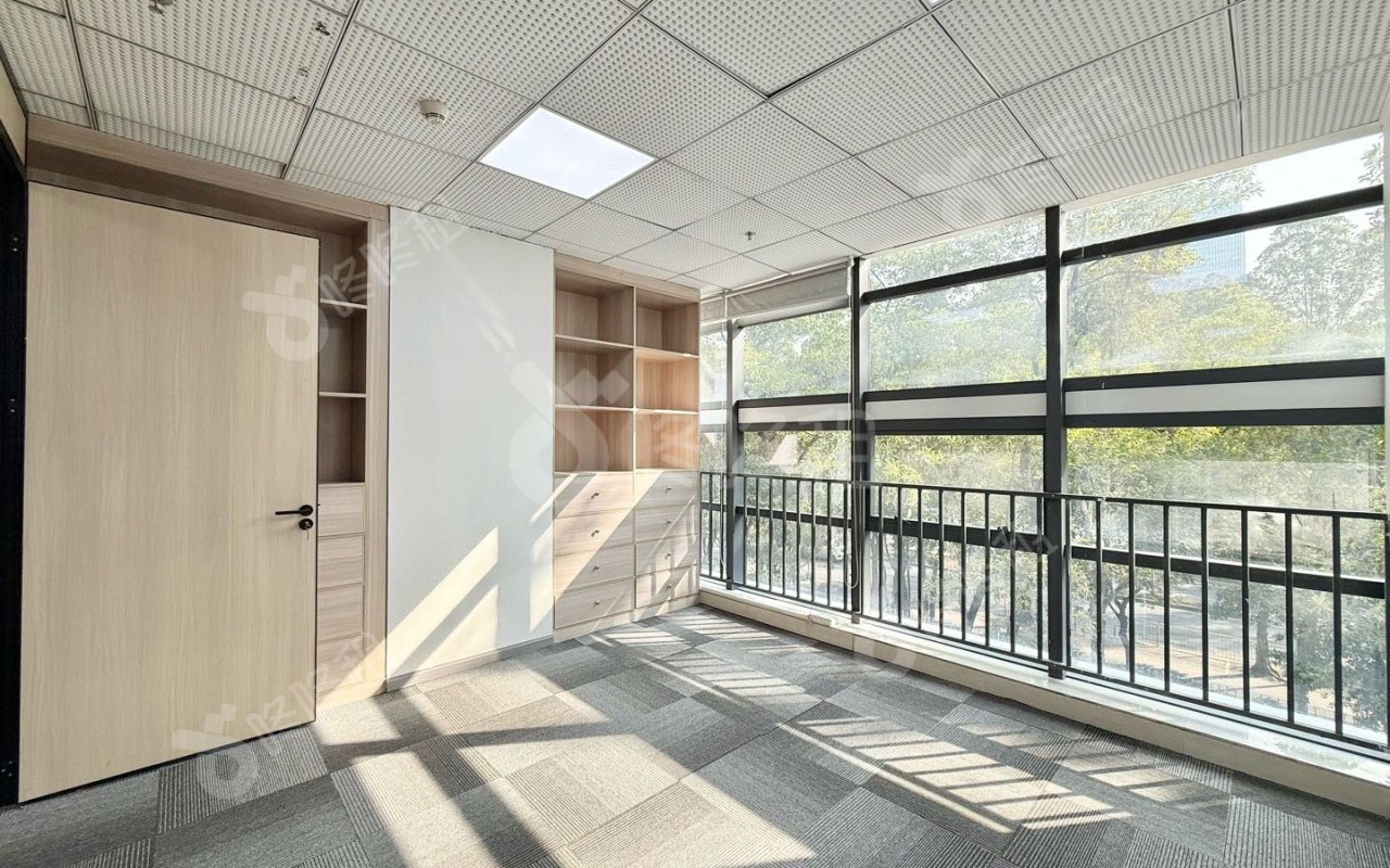 兰光科技大厦_73平_精装_办公室隔间