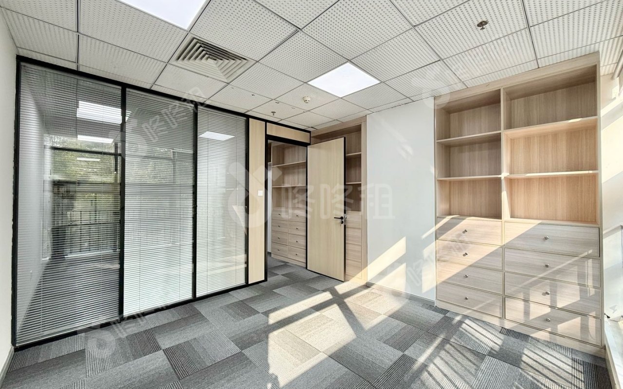 兰光科技大厦_73平_精装_办公室隔间