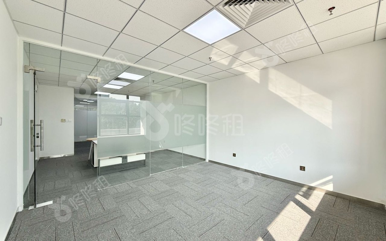 兰光科技大厦_87平_精装_办公室隔间