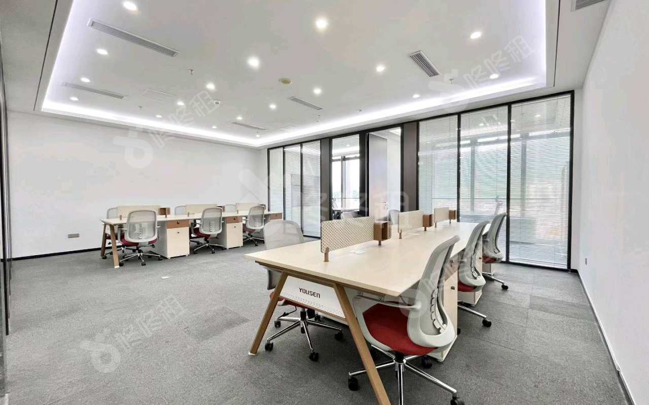 方大城_311平_精装_办公室开间