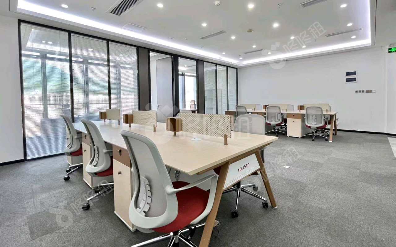 方大城_311平_精装_办公室开间