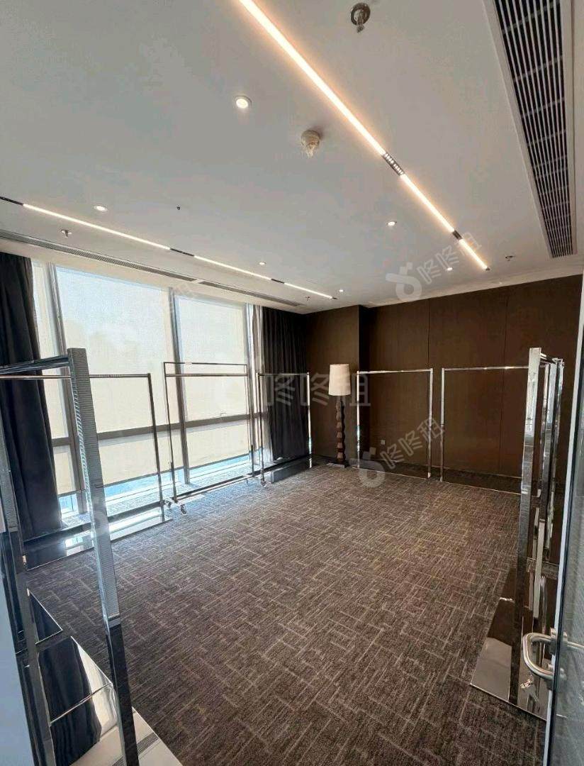 侨城坊_654平_精装_办公室隔间