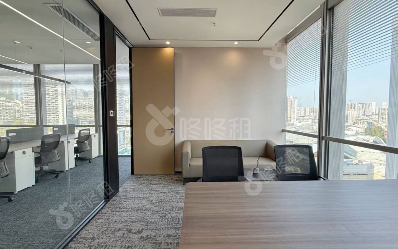 太子广场_261平_精装_办公室隔间