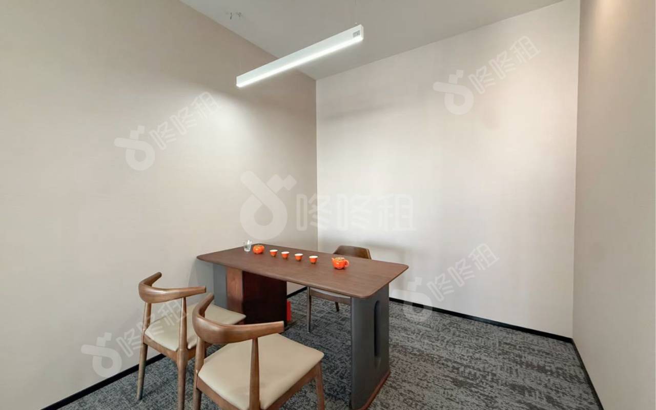 太子广场_261平_精装_办公室隔间