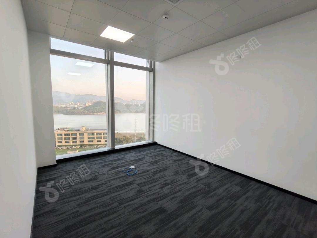 中晟会港湾_659.38平_精装_办公室隔间