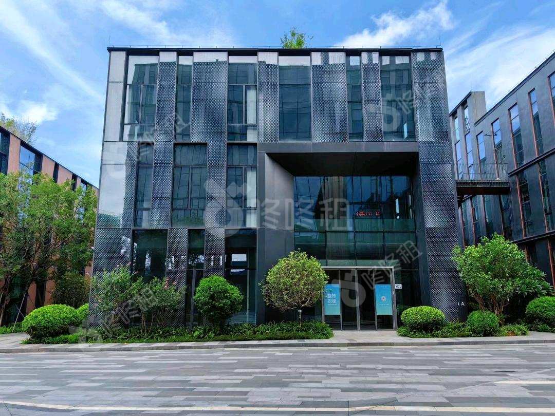 会展湾南岸广场_2456平_精装_办公室开间