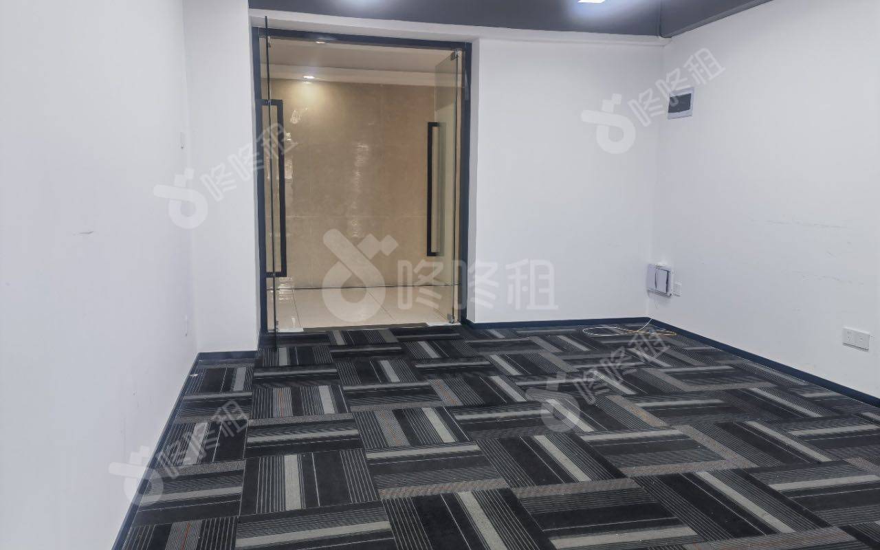 坂田国际中心_66平_精装_办公室开间