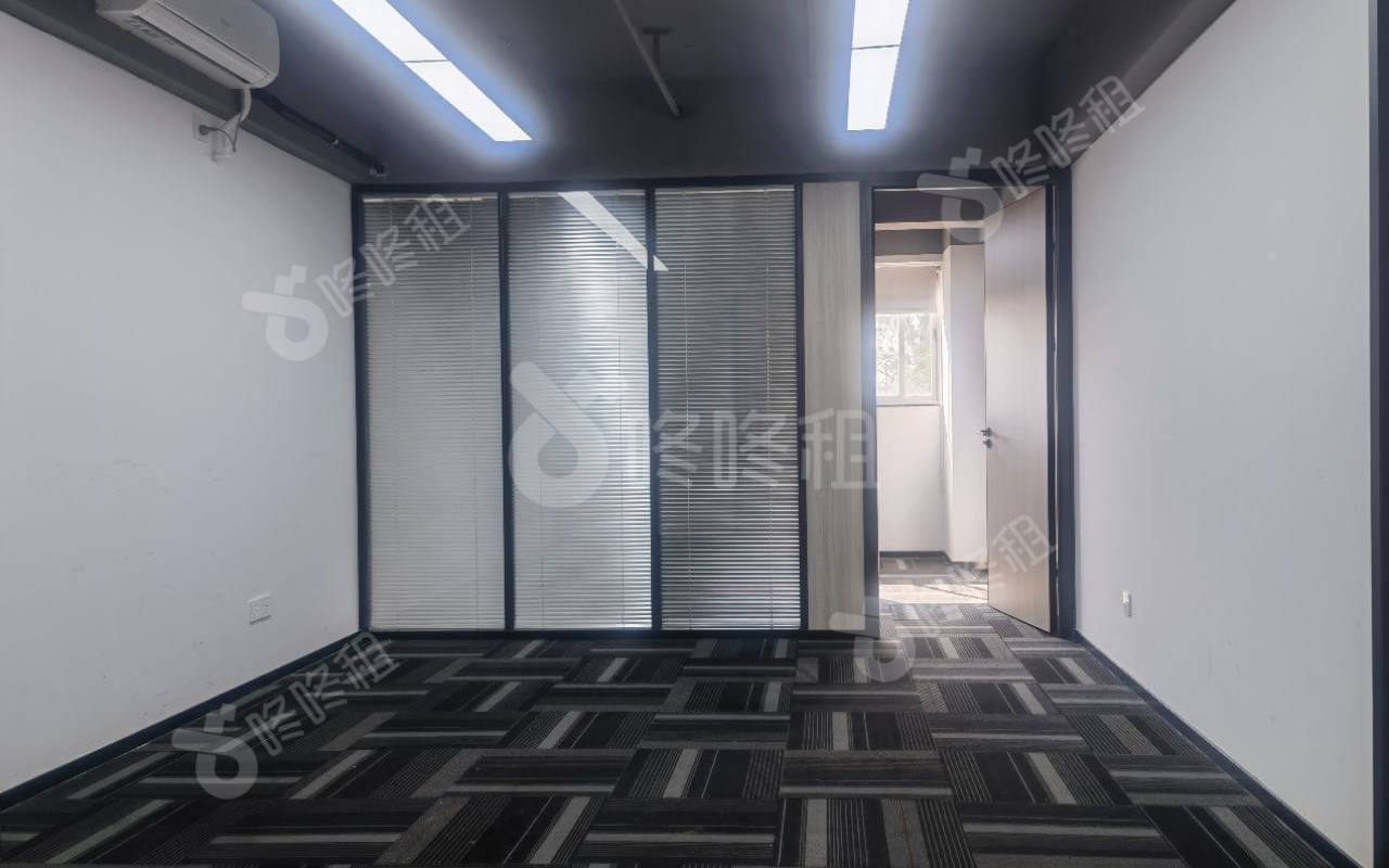 坂田国际中心_66平_精装_办公室开间