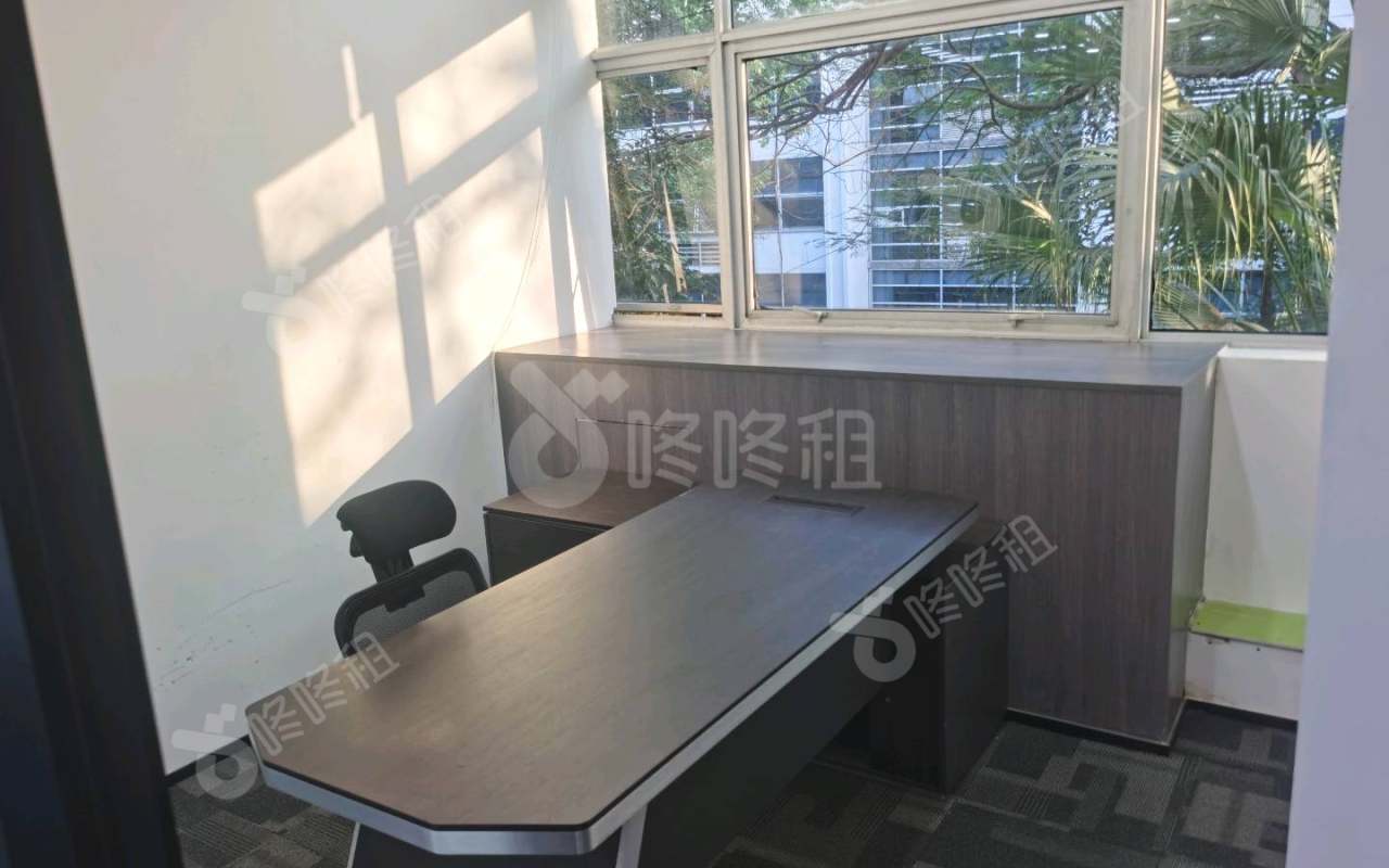 深圳软件园_191平_精装_办公室隔间