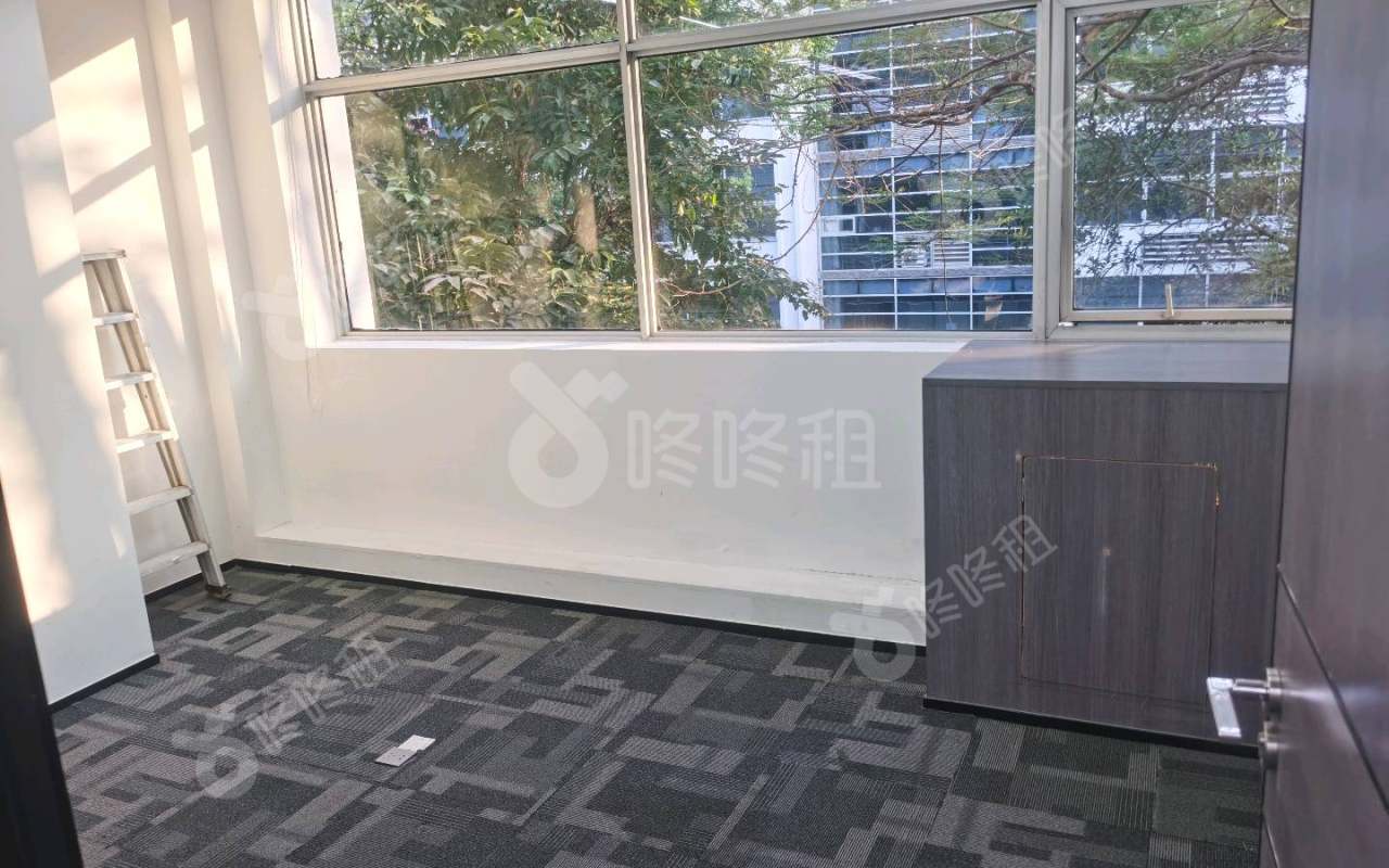 深圳软件园_191平_精装_办公室隔间