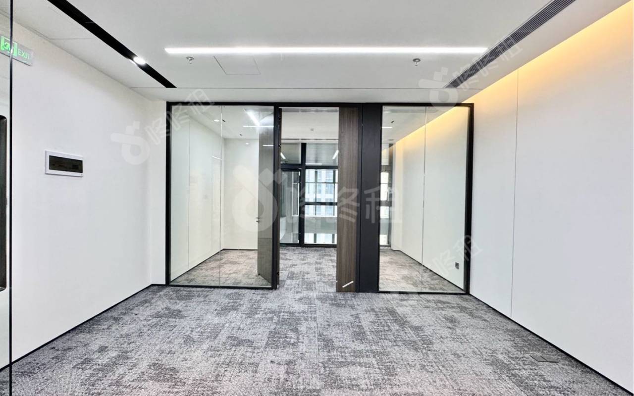 迅雷大厦_325平_精装_办公室开间