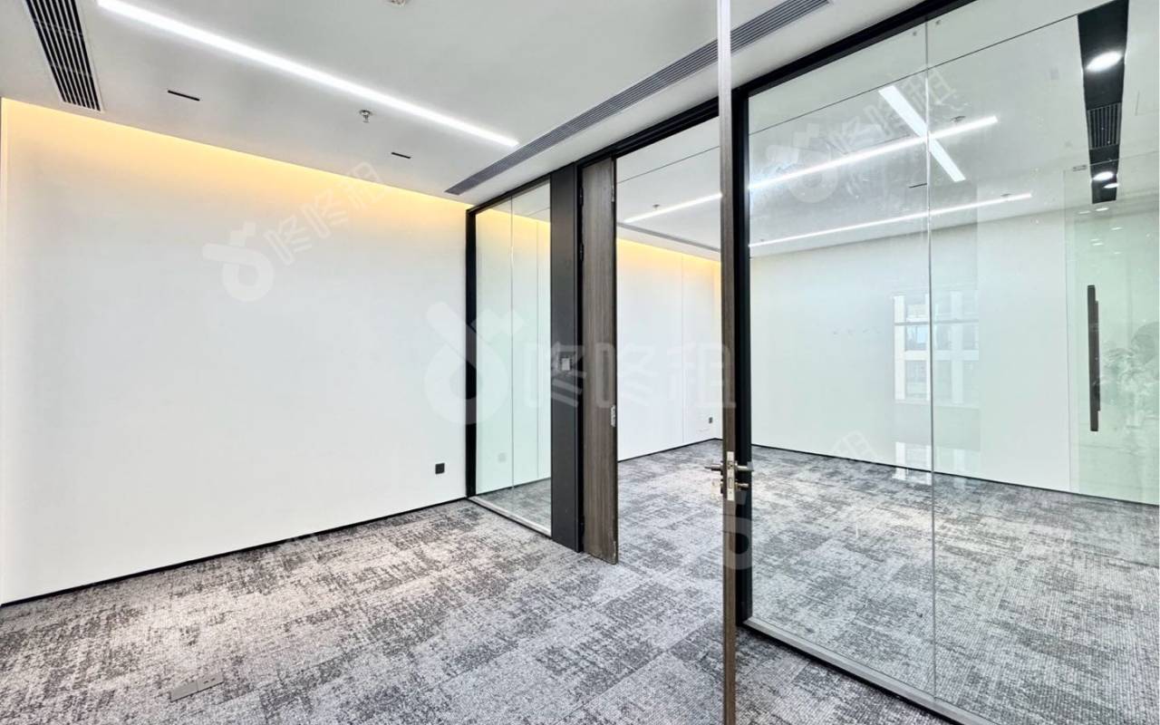 迅雷大厦_325平_精装_办公室隔间