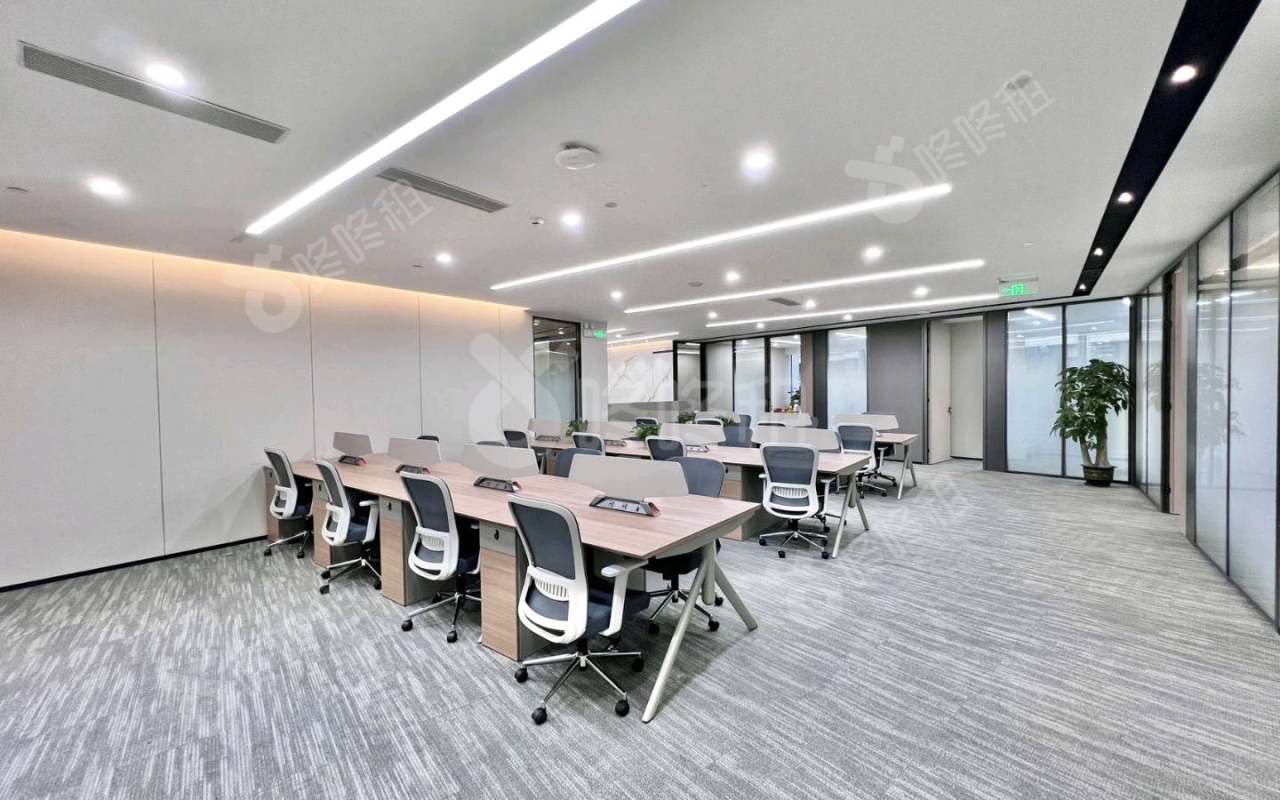 华润置地大厦_465平_精装_办公室隔间