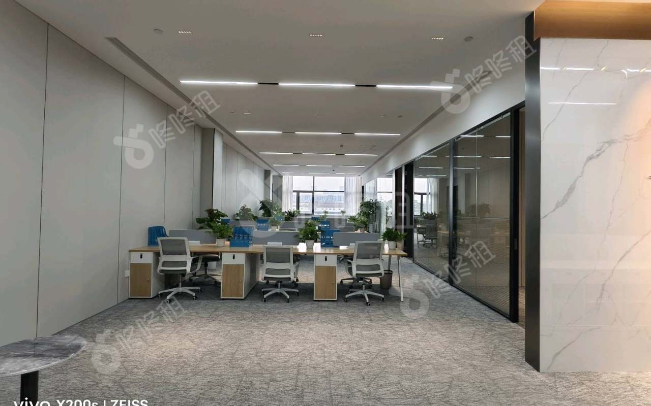 国人通信大厦_356平_豪装_办公室开间