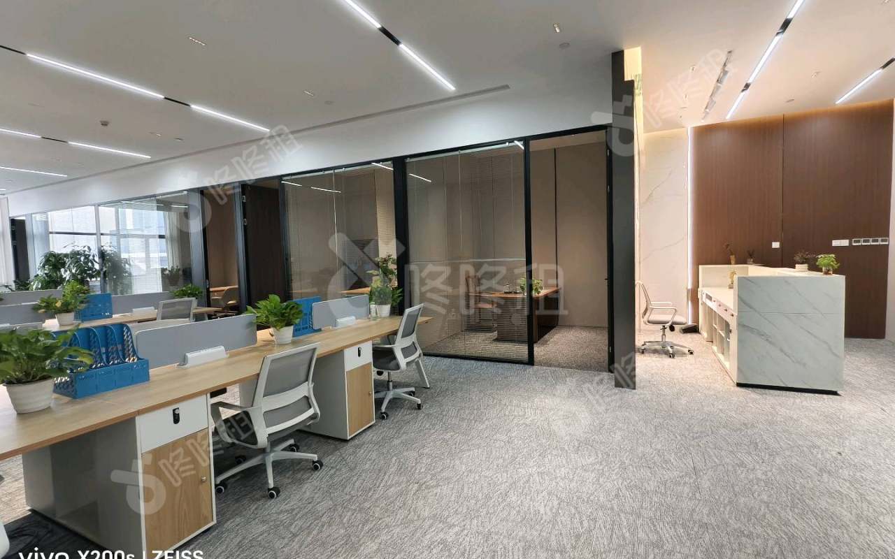 国人通信大厦_356平_豪装_办公室开间