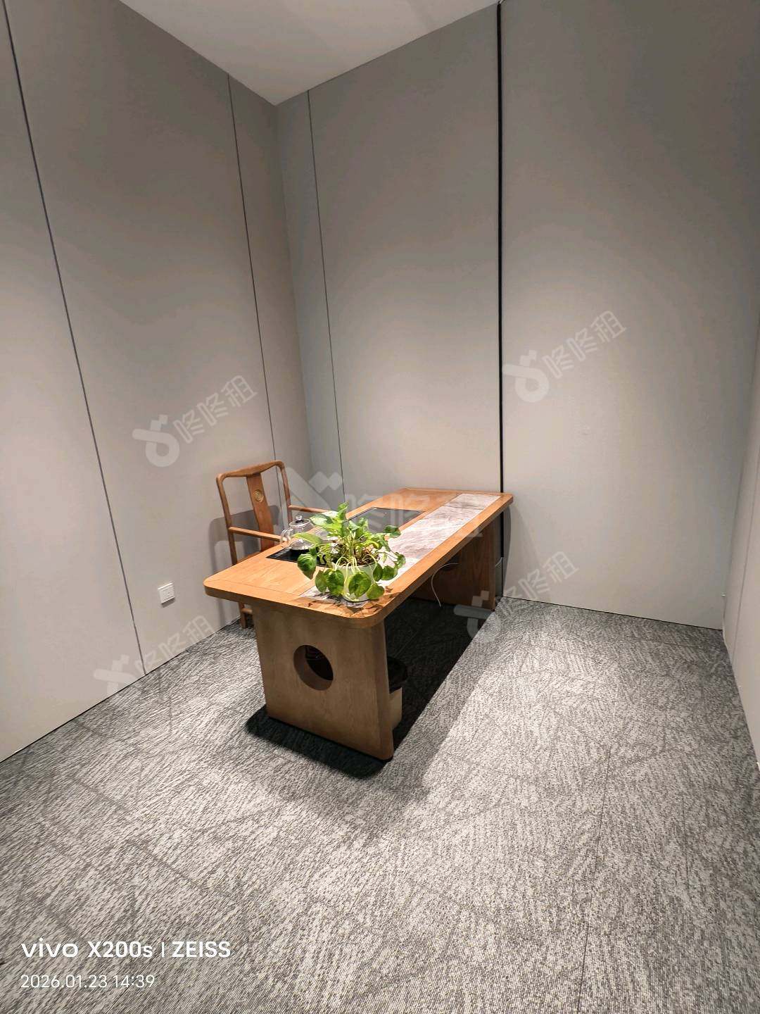 国人通信大厦_356平_豪装_办公室隔间