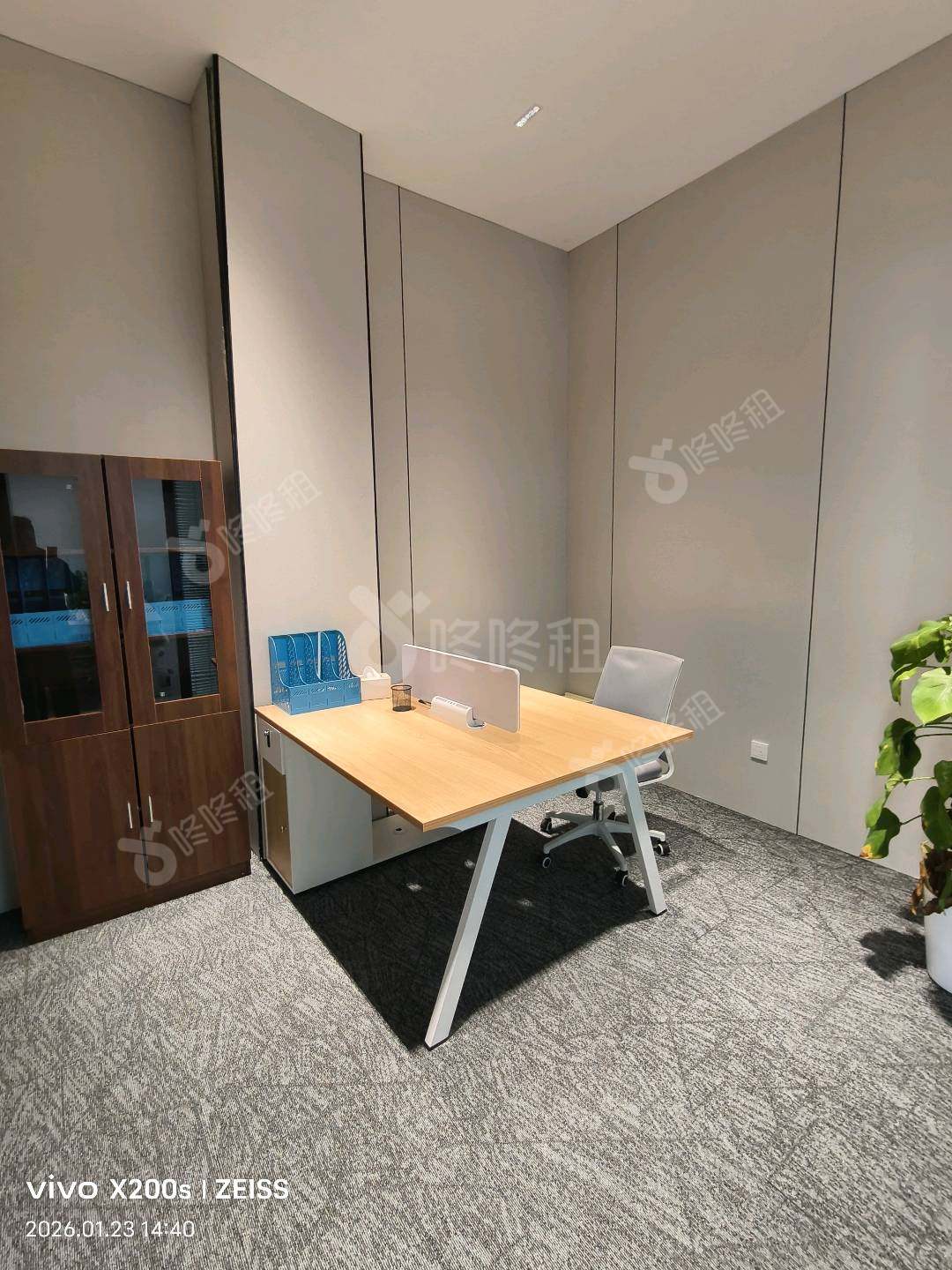 国人通信大厦_356平_豪装_办公室隔间