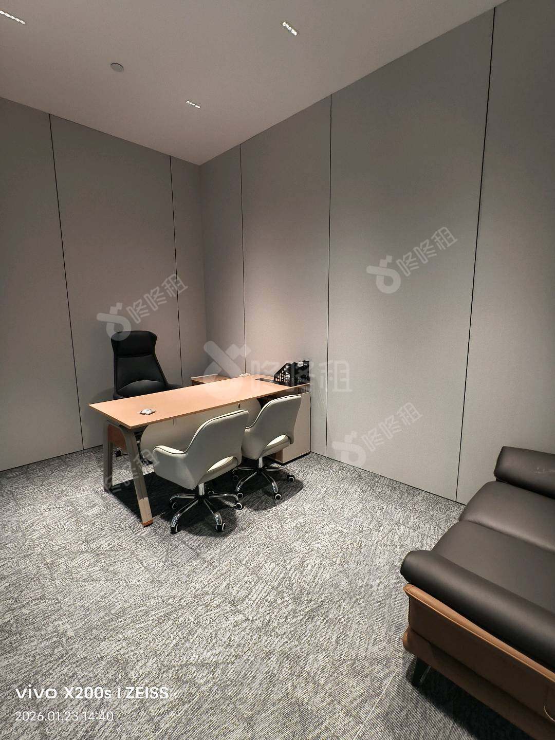 国人通信大厦_356平_豪装_办公室隔间