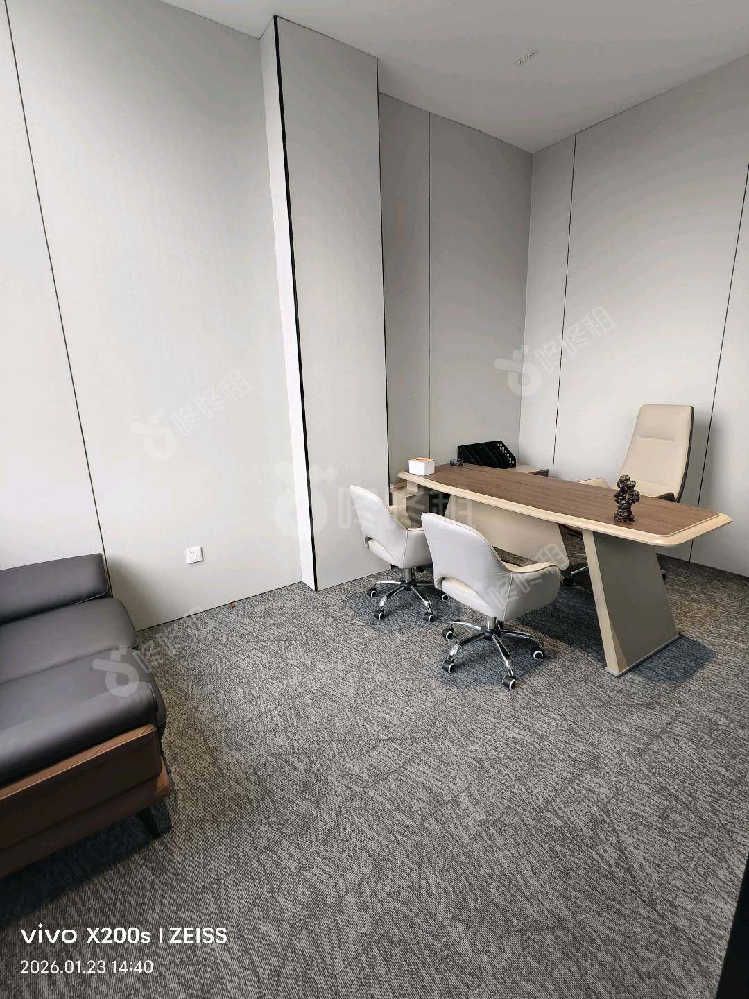 国人通信大厦_356平_豪装_办公室隔间