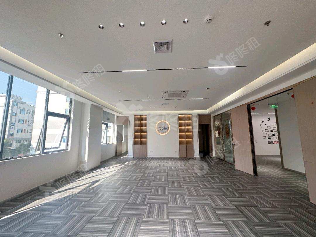 威宇隆科技园_1999平_精装_办公室开间