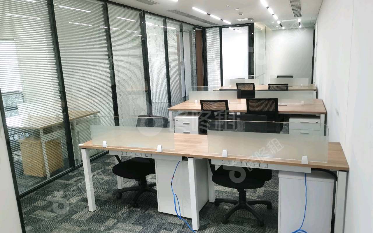 大族科技大厦_180平_精装_办公室开间