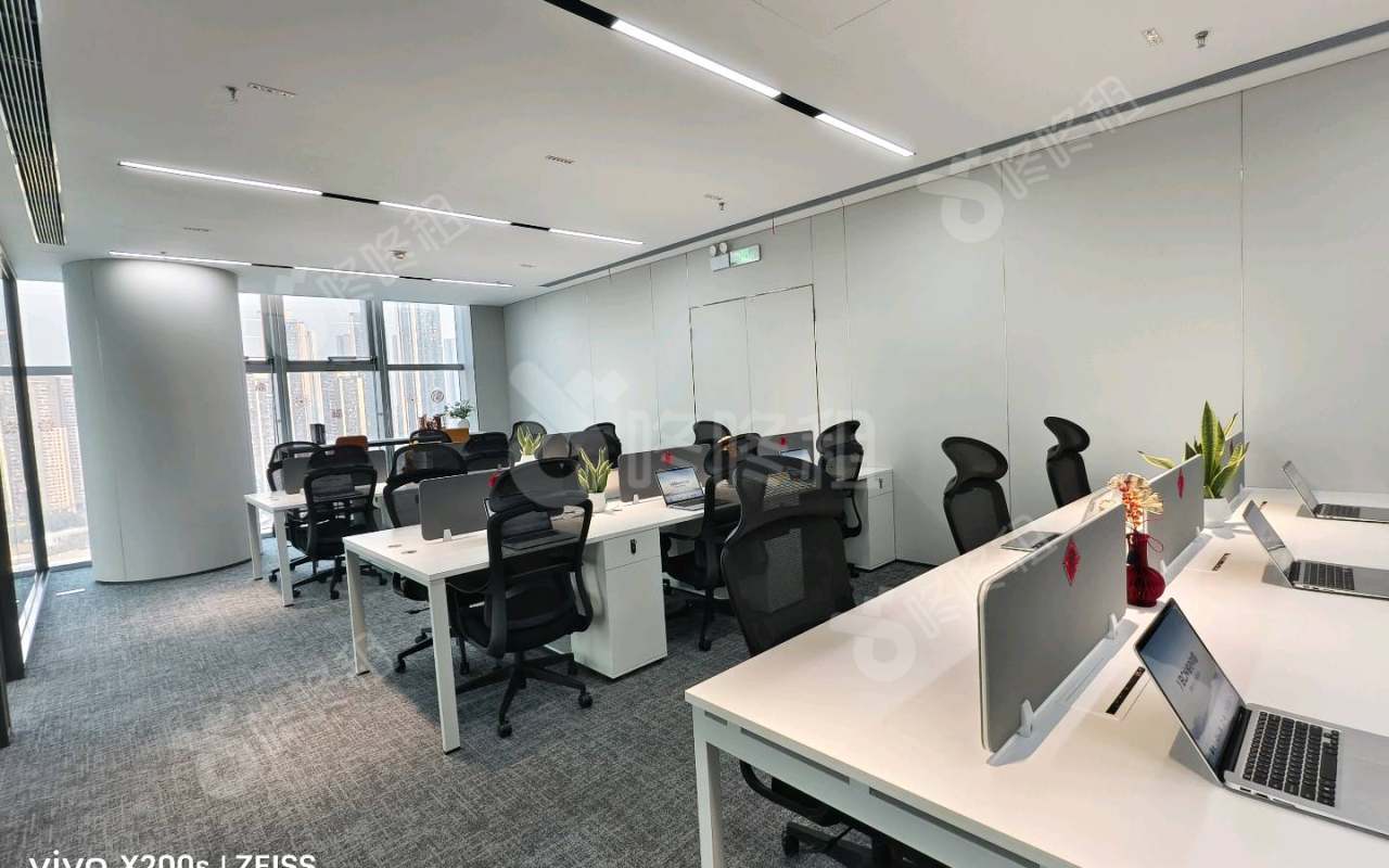 康泰创新广场_200平_精装_办公室开间