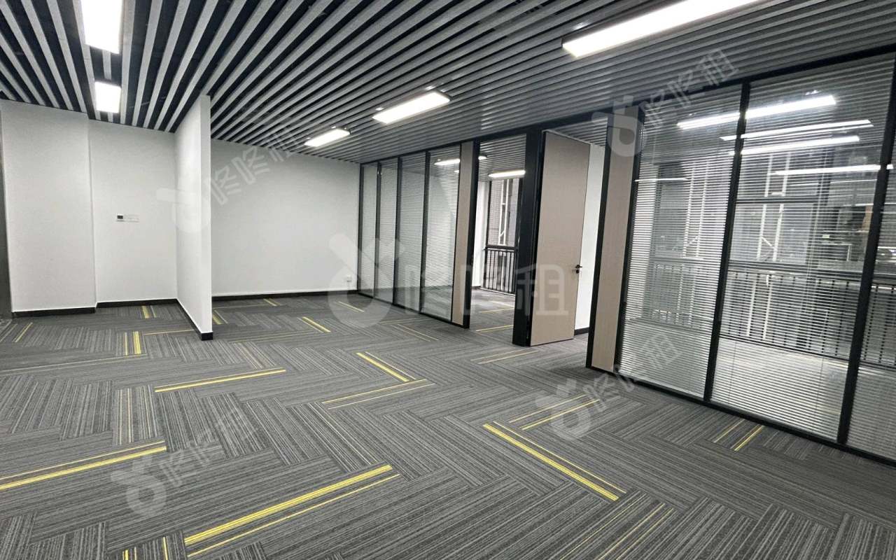 优城商务大厦_138平_精装_办公室开间