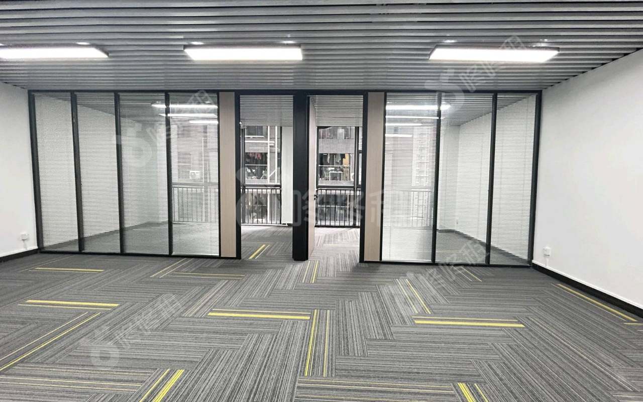 优城商务大厦_138平_精装_办公室开间