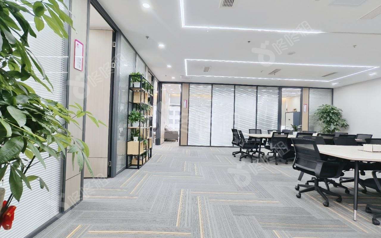 兆鑫汇金广场_379平_精装_办公室开间