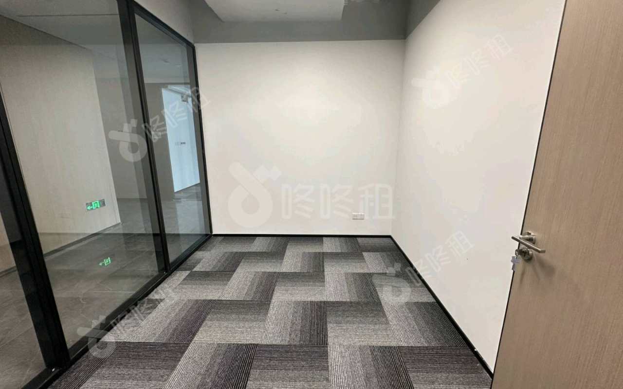 前海科兴科学园(正中华丽中心)_192平_精装_办公室隔间