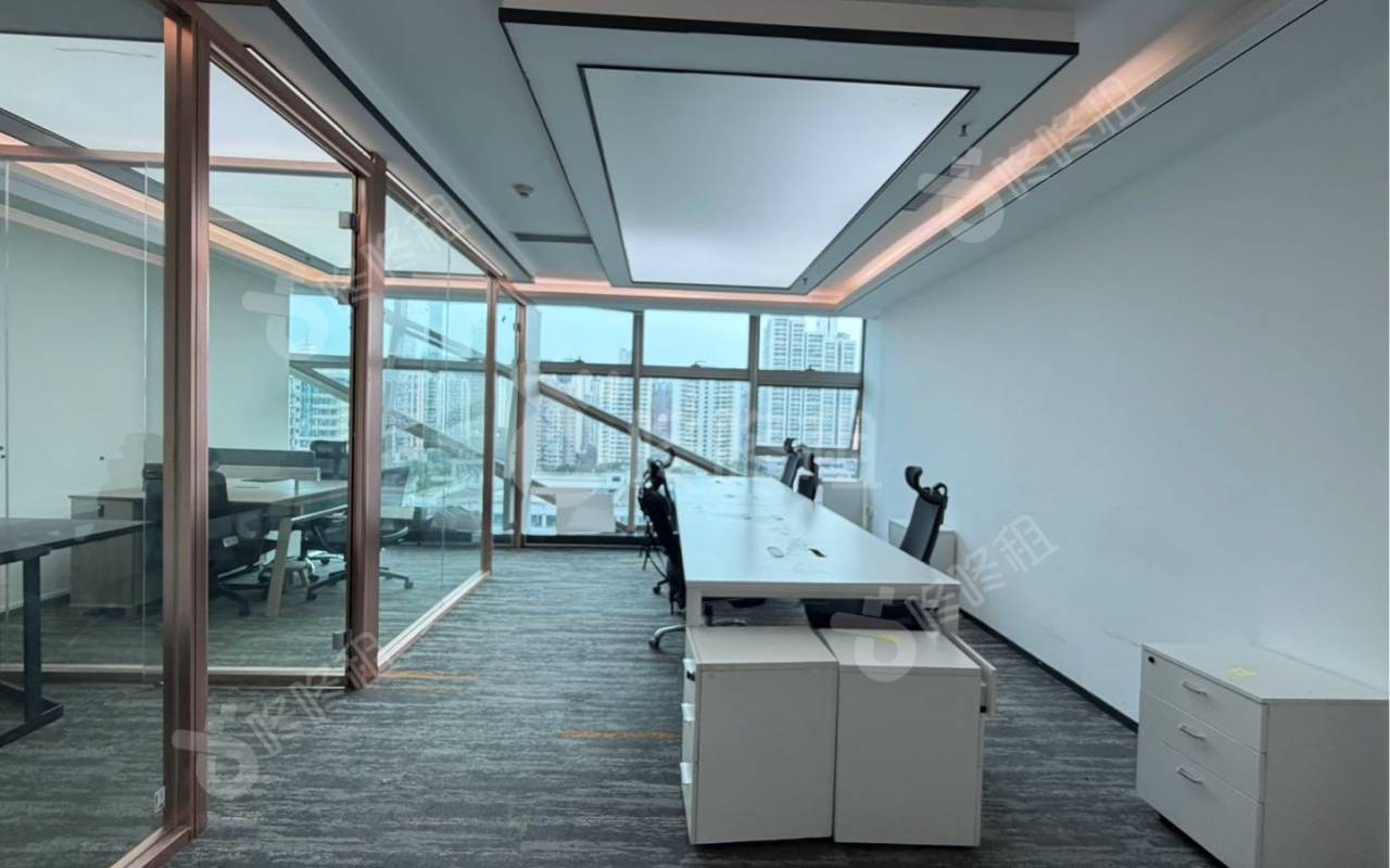 卓越世纪中心_135平_精装_办公室开间