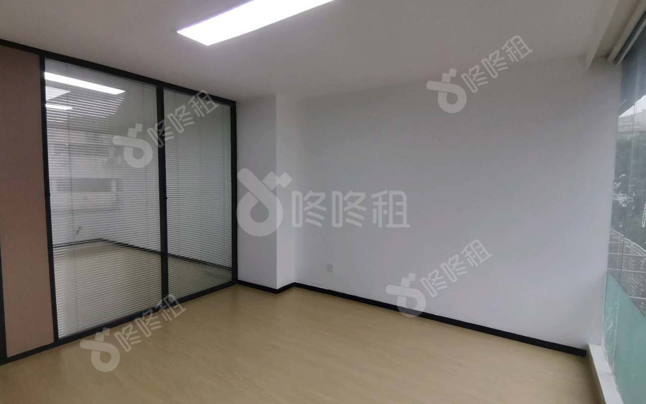 深南花园（裙楼）_100平_精装_办公室隔间