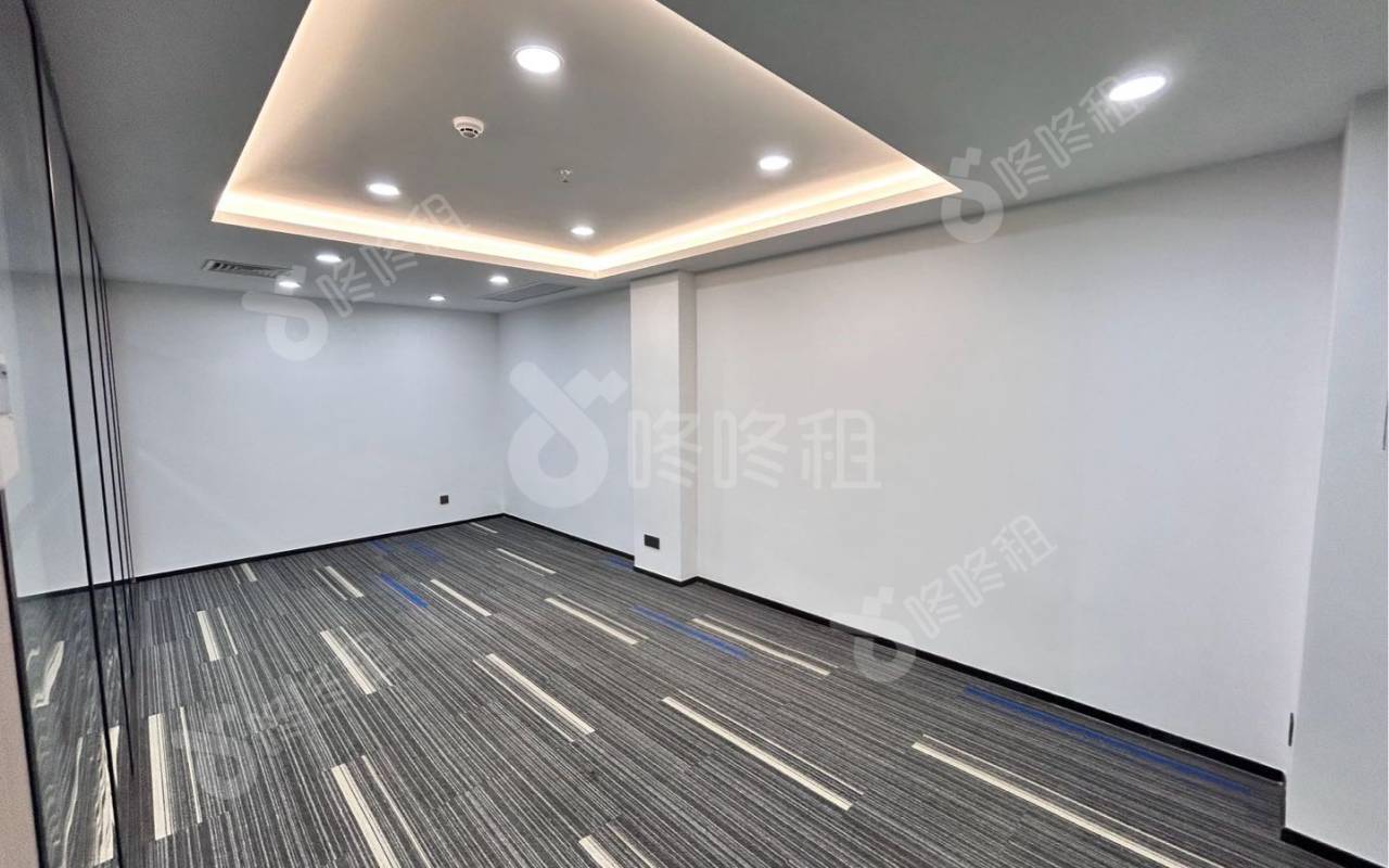 龙光世纪大厦_315平_精装_办公室隔间