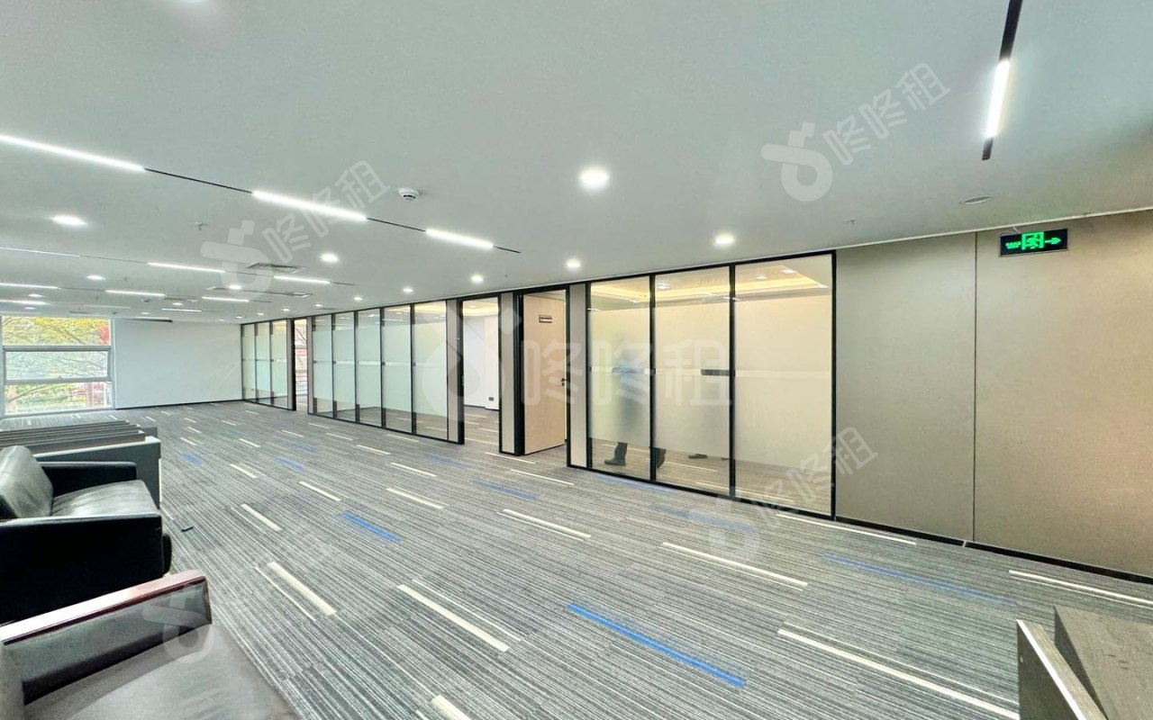 龙光世纪大厦_261平_精装_办公室开间