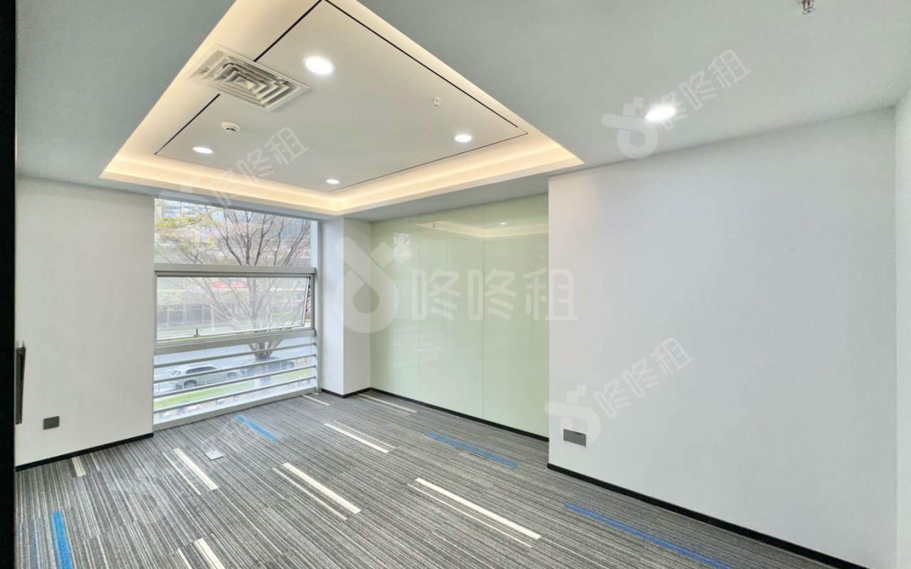 龙光世纪大厦_261平_精装_办公室隔间