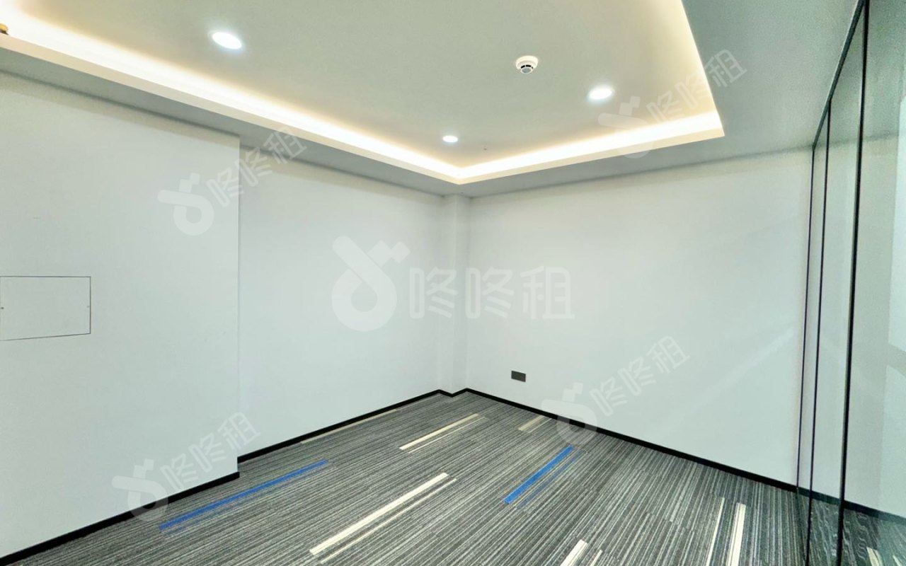 龙光世纪大厦_261平_精装_办公室隔间