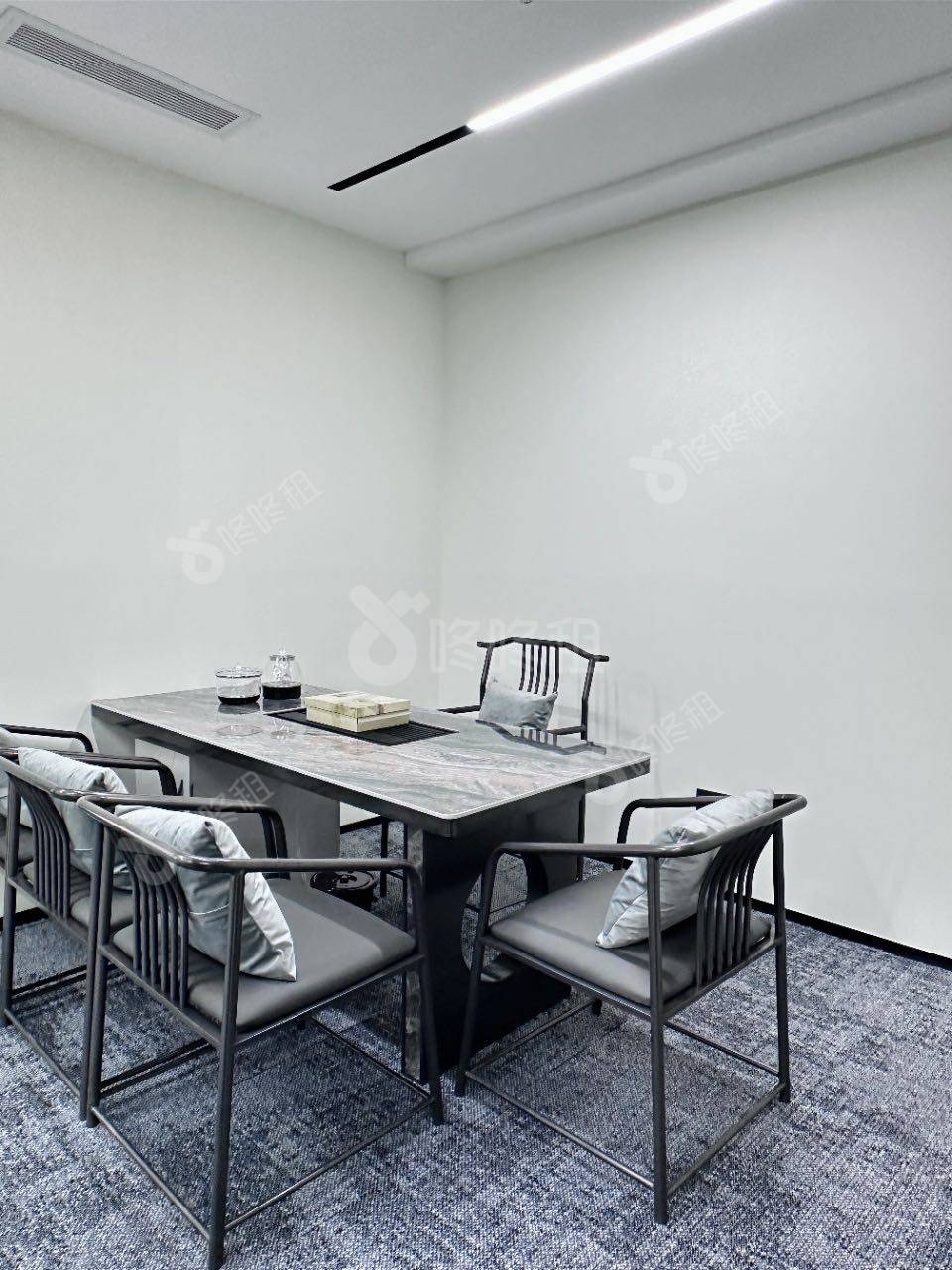 联泰大厦_175平_精装_办公室隔间