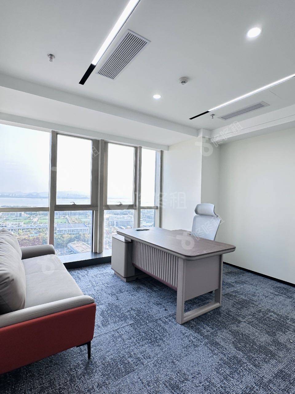 联泰大厦_175平_精装_办公室隔间