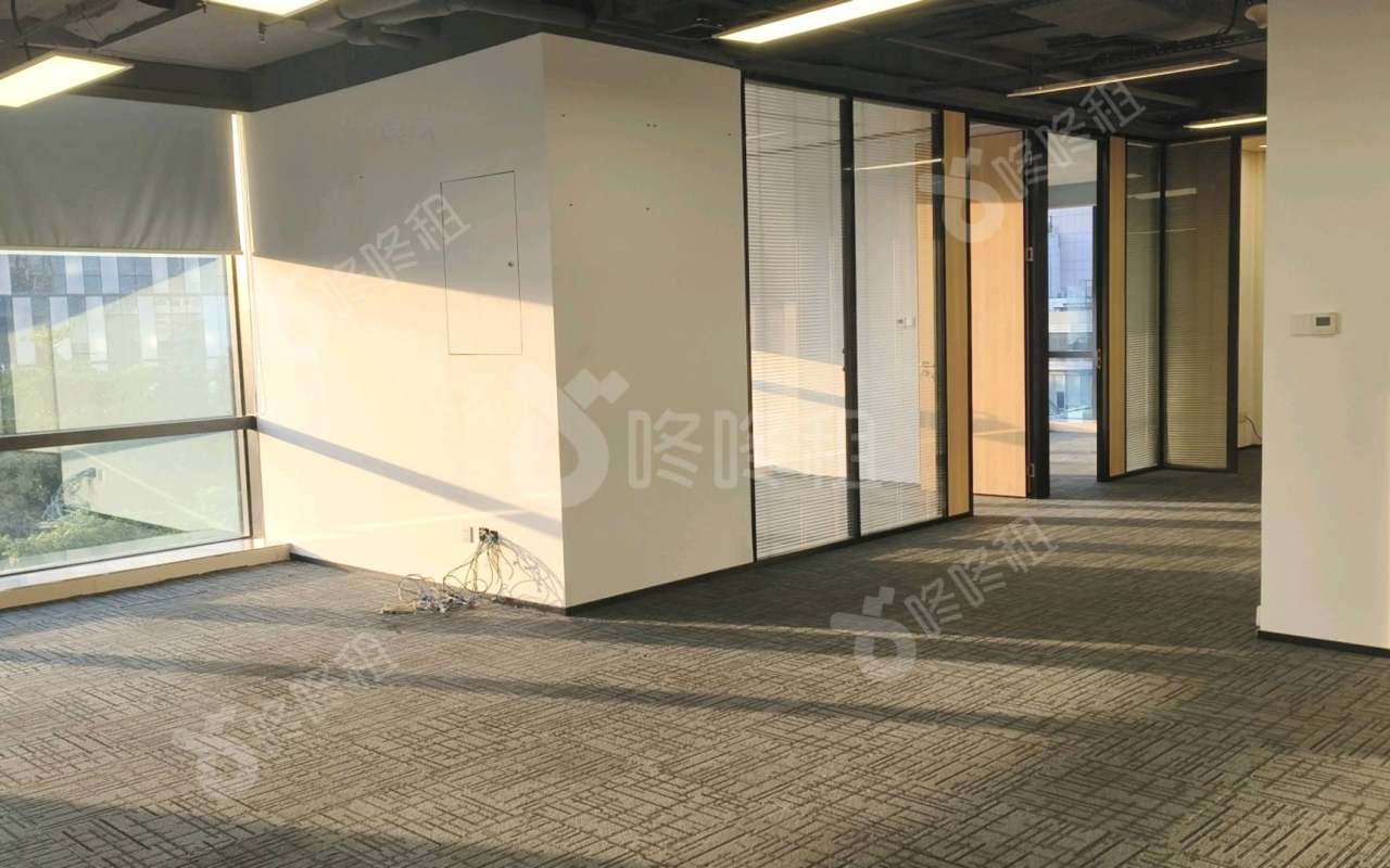 科兴科学园_180平_精装_办公室开间